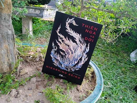 Thiên nga và dơi Higashino Keigo - Ảnh bìa và nội dung chính