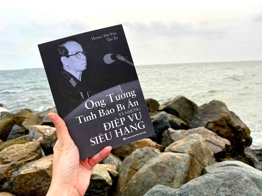 Sách Ông tướng tình báo bí ẩn và những điệp vụ siêu hạng