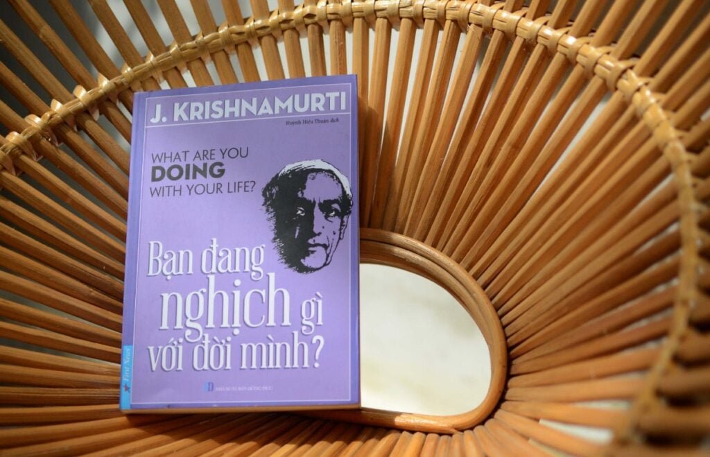 Bìa sách Bạn Đang Nghịch Gì Với Đời Mình – Jiddu Krishnamurti