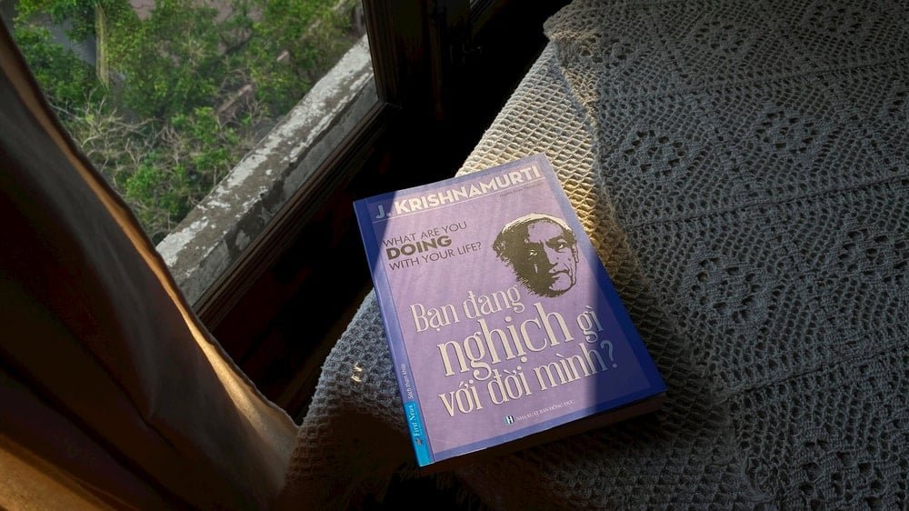Review sách “Bạn Đang Nghịch Gì Với Đời Mình”: Thức tỉnh tâm trí để tìm lại ý nghĩa cuộc sống