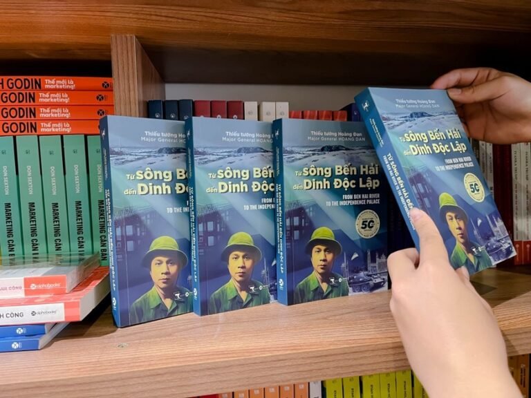 Hình ảnh tư liệu trong sách Từ Sông Bến Hải Đến Dinh Độc Lập